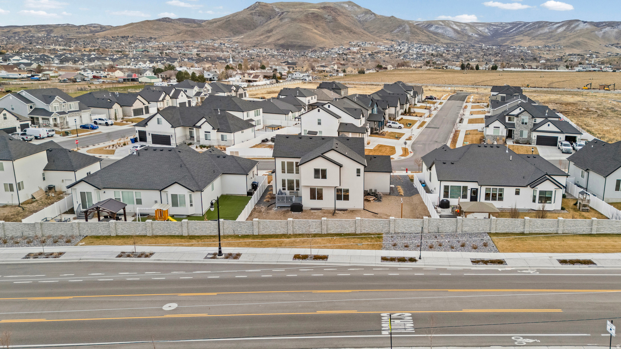 HIDDEN OAKS - Residential