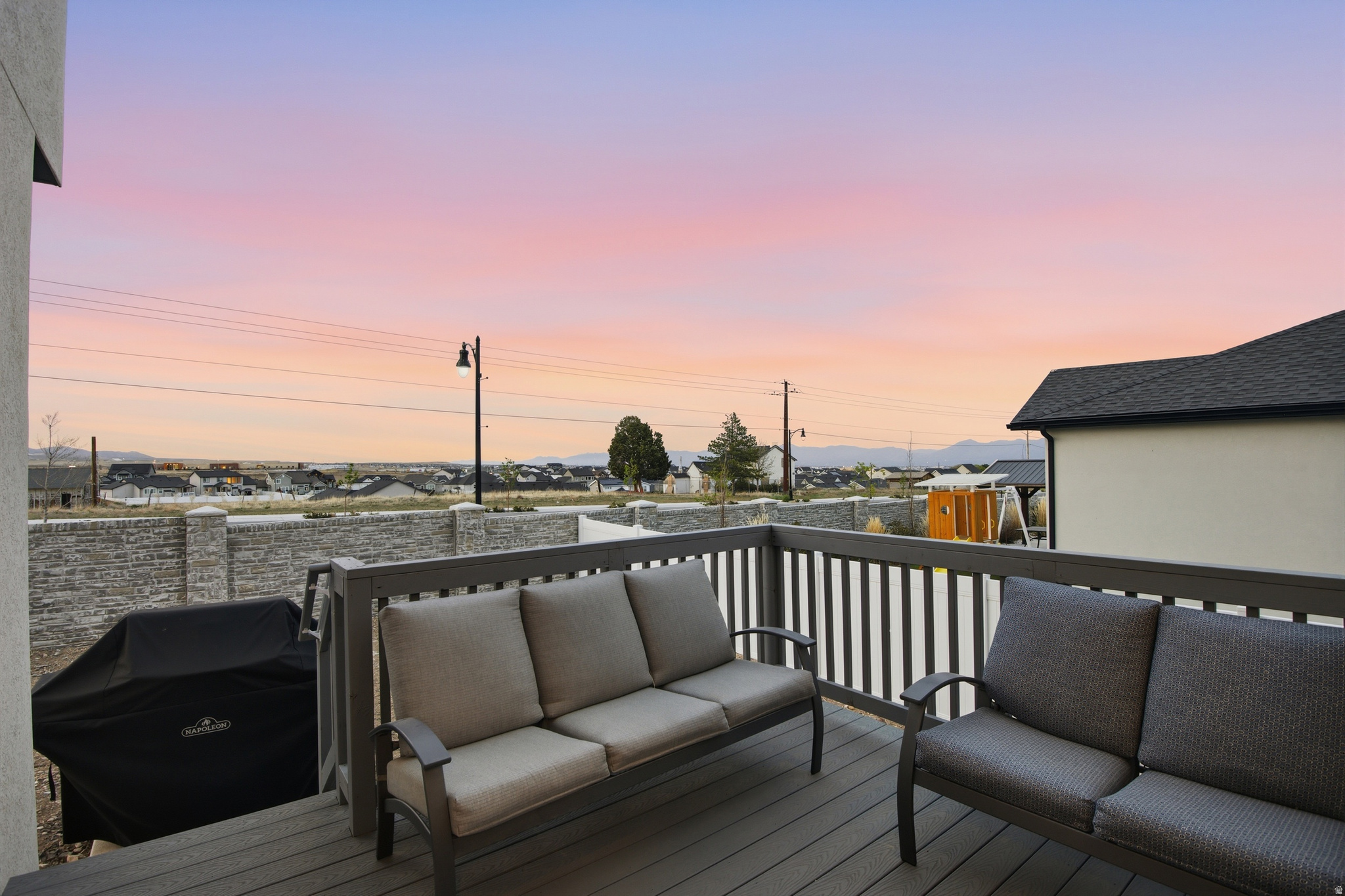 HIDDEN OAKS - Residential