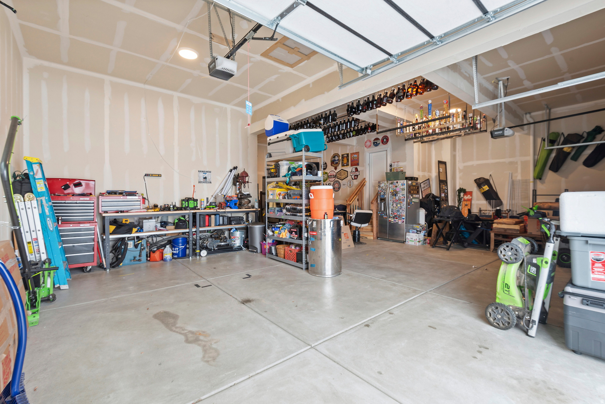 HIDDEN OAKS - Residential