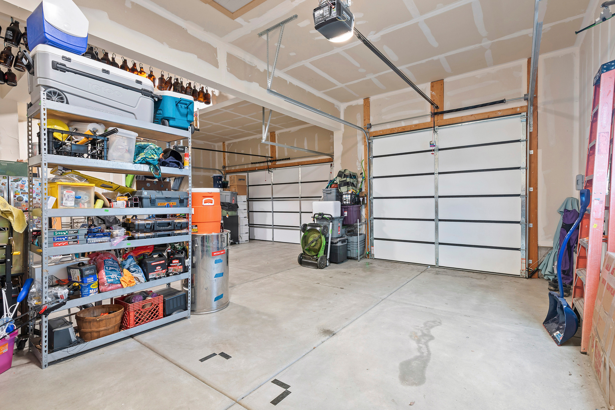 HIDDEN OAKS - Residential