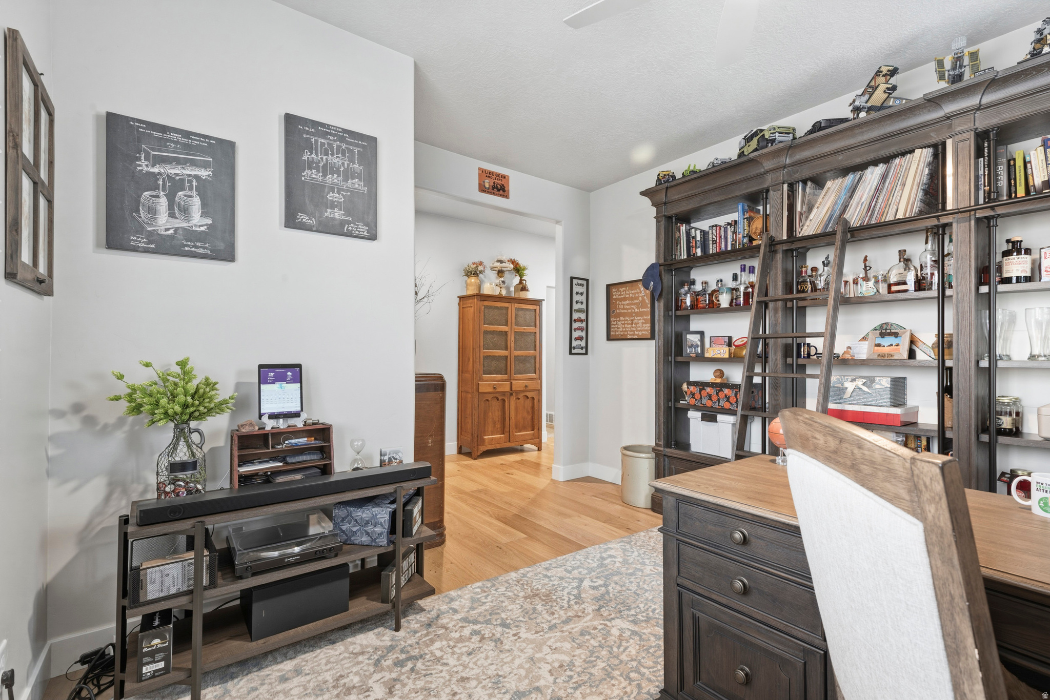 HIDDEN OAKS - Residential