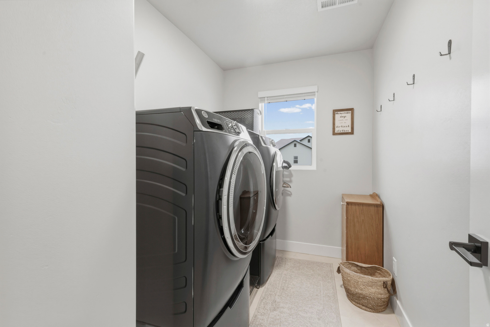 HIDDEN OAKS - Residential