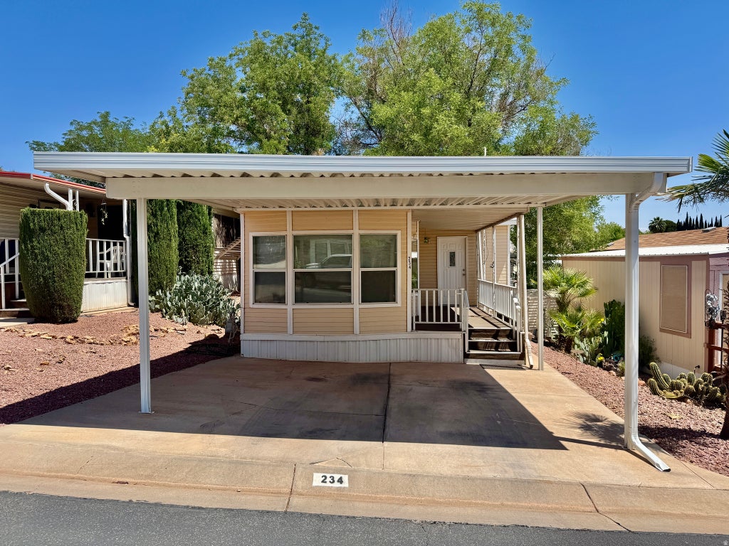Photo of 840 N TWIN LAKES DR #234, Saint George, UT 84770 (MLS # 2162883)