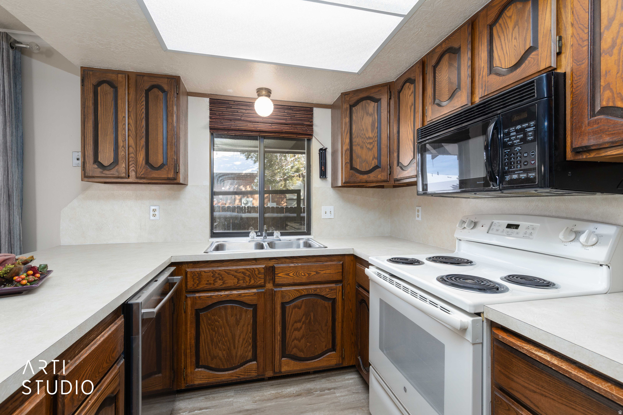 EASTGROVE CONDOMINIUM - Residential