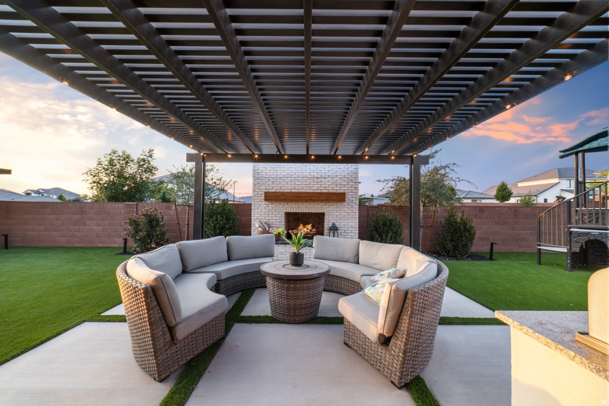 CRIMSON FIELDS PH 5 - Residential