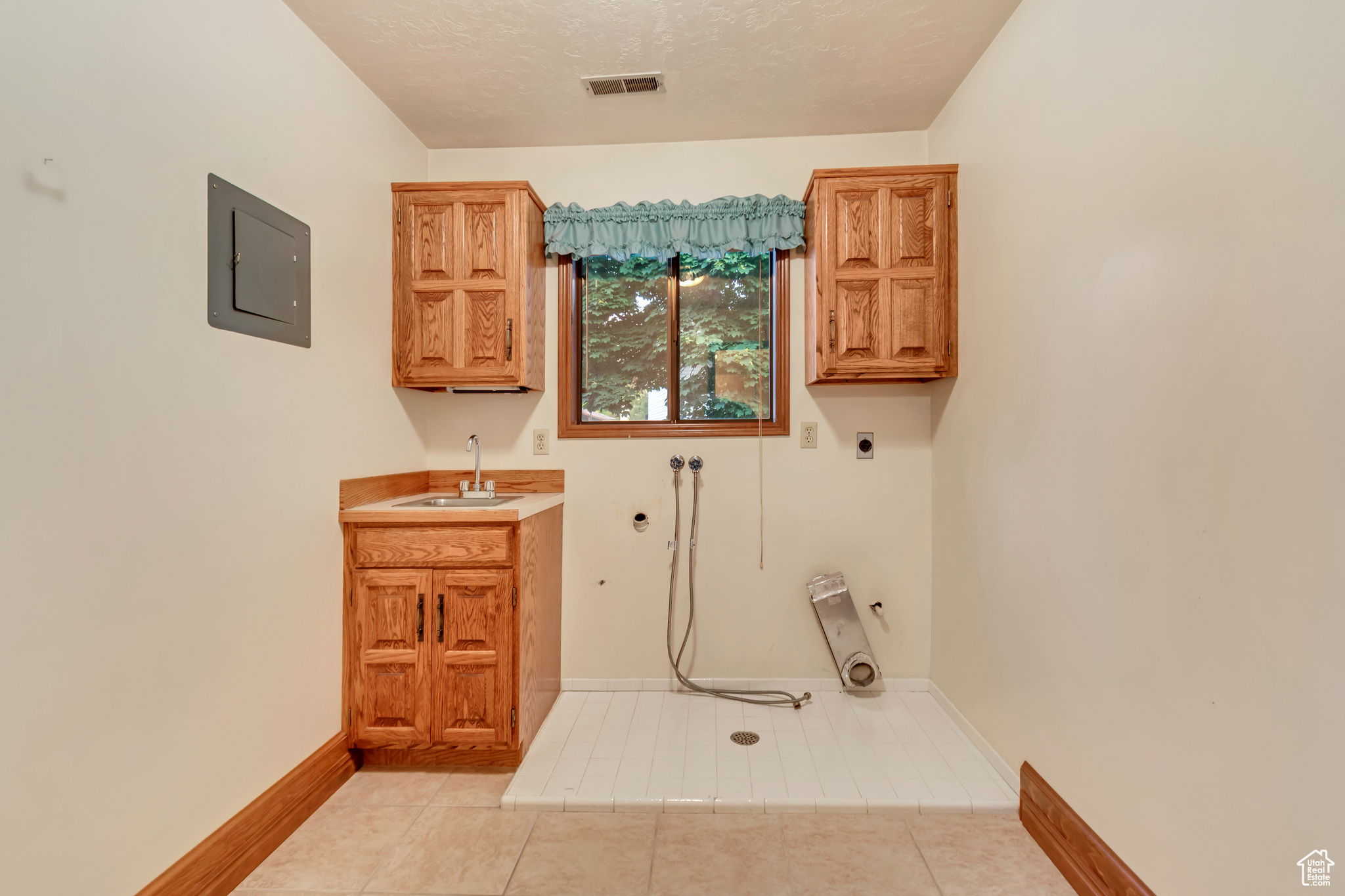 8901 S Cheshire Dr, Sandy, Utah image 34