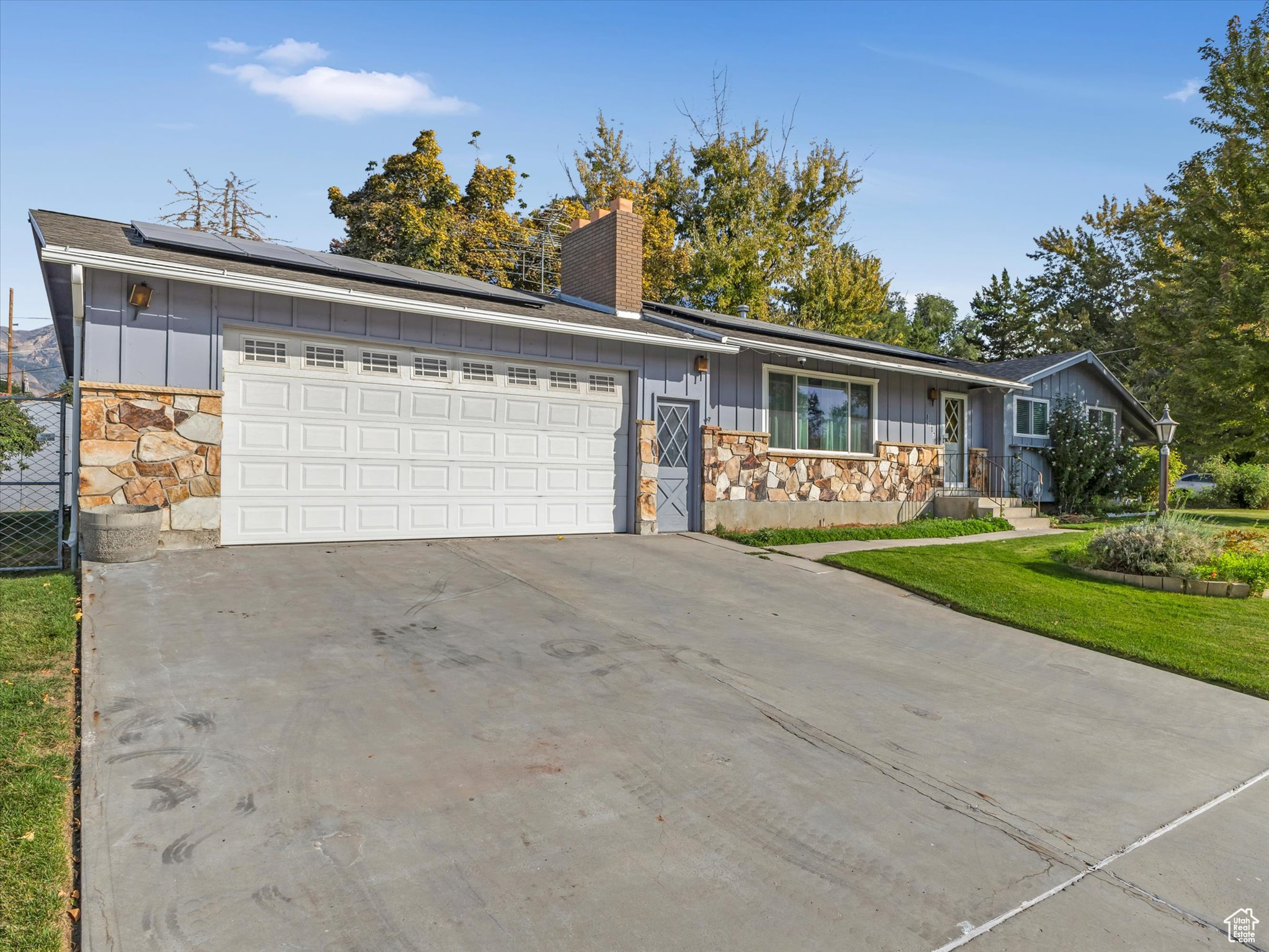 8707 S Buena Vista Dr, Sandy, Utah image 2