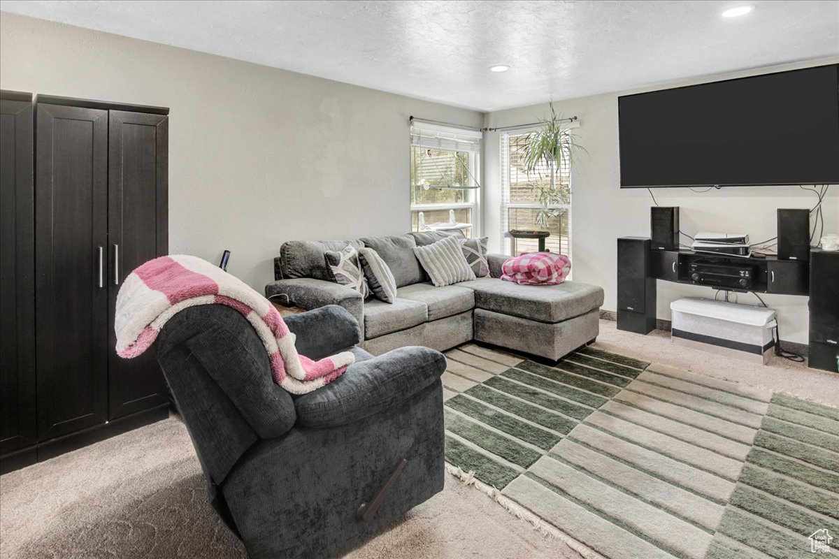 448 PARKINSON DR