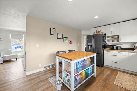 Tiny photo for 5844 S 920 E, Murray, UT 84121 (MLS # 2148093)