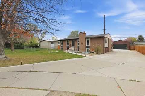 Tiny photo for 5844 S 920 E, Murray, UT 84121 (MLS # 2148093)