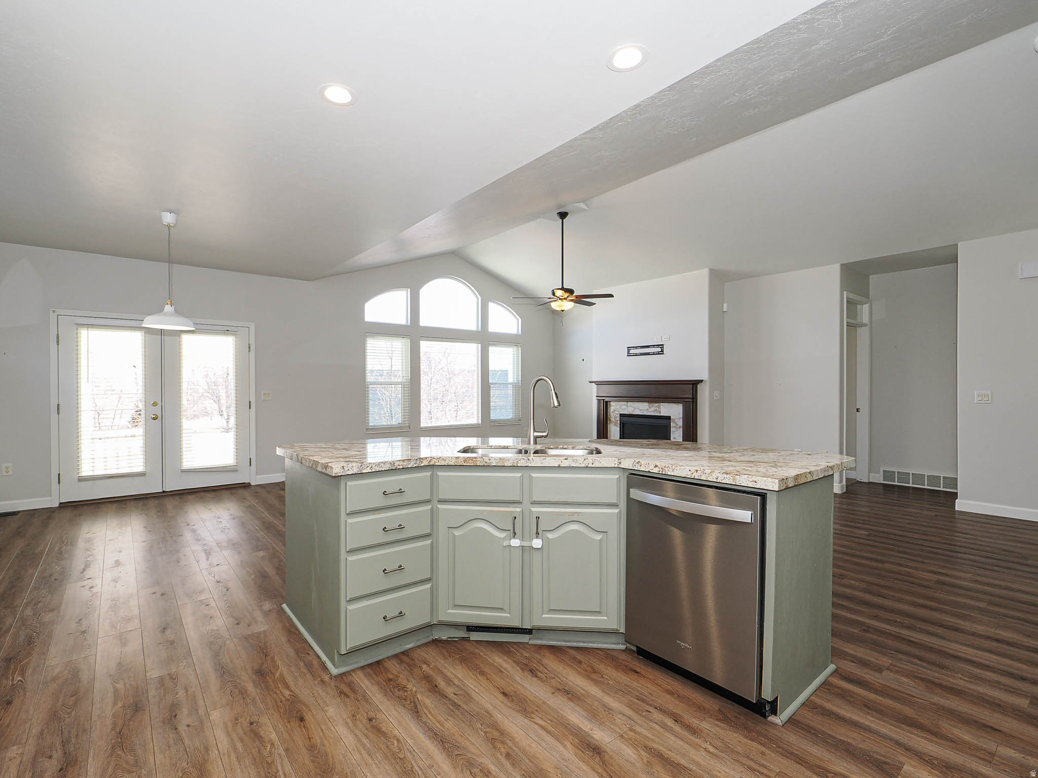 REUNION VILLAGE - Residential