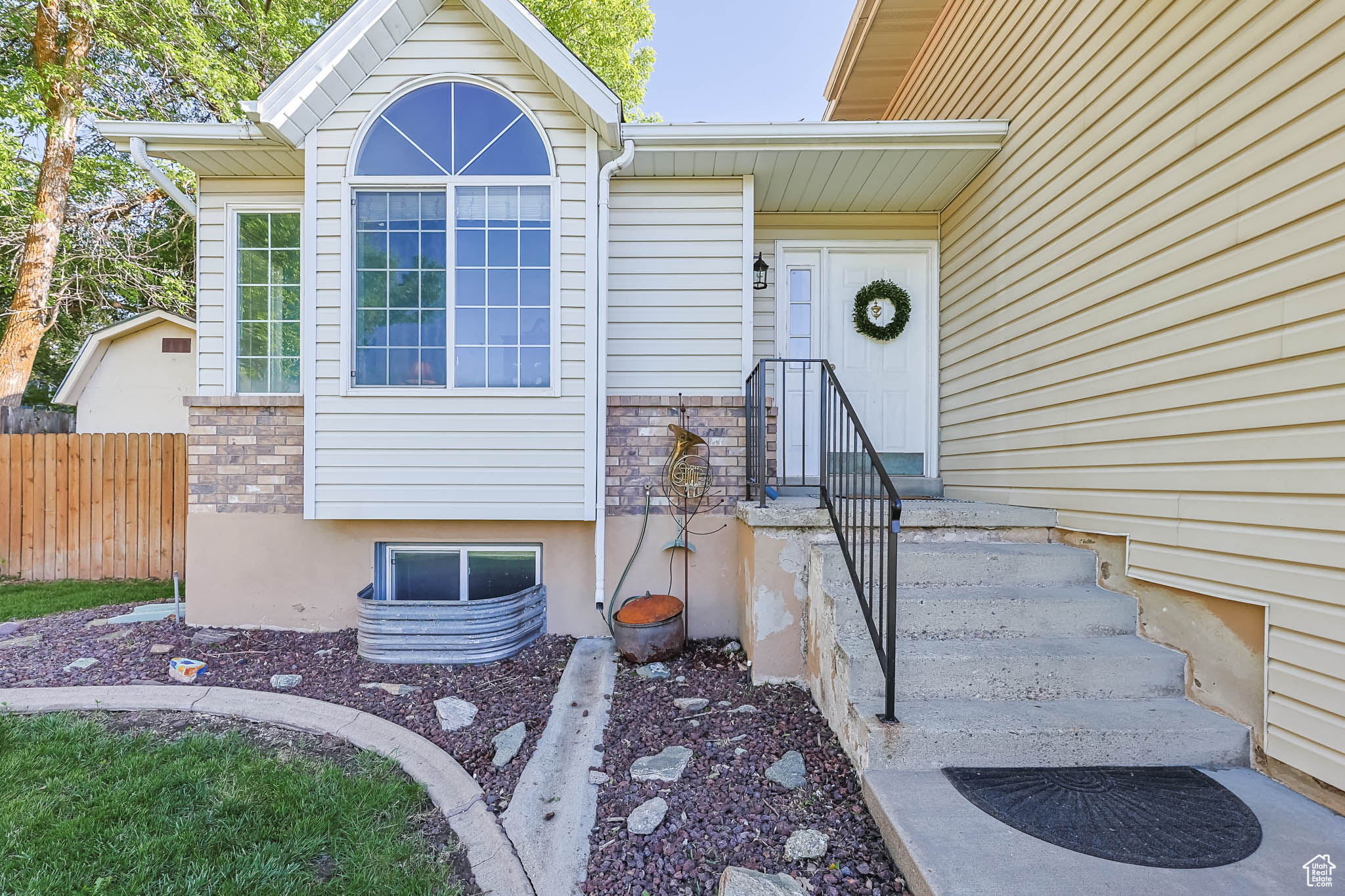 968 E Cherry Ln, Layton, Utah image 3