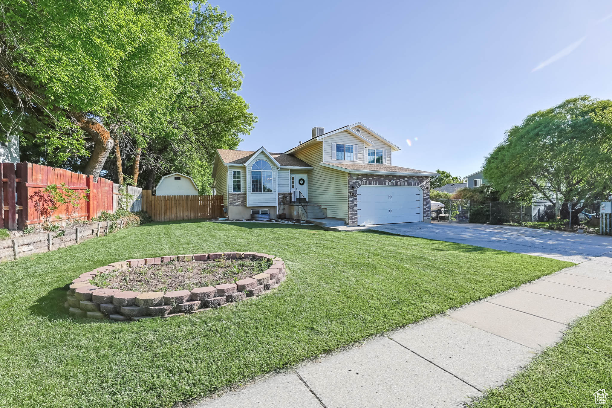 968 E Cherry Ln, Layton, Utah image 2