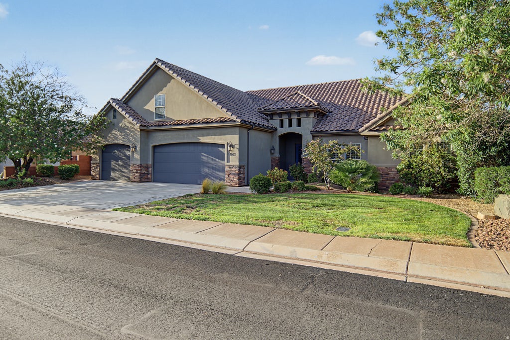 Photo of 1043 E 4485 S, Washington, UT 84780 (MLS # 2186388)
