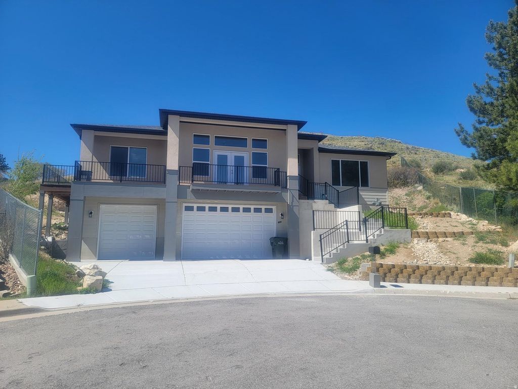 Photo of 326 E SAGE CIR S #5, Tooele, UT 84074 (MLS # 2155892)