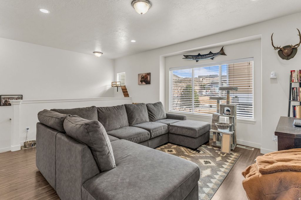 Photo of 961 W CYAN VALLEY WAY, Bluffdale, UT 84065 (MLS # 2139323)