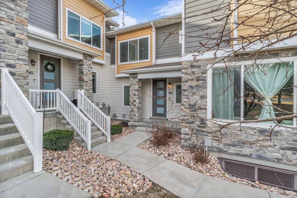 Photo of 961 W CYAN VALLEY WAY, Bluffdale, UT 84065 (MLS # 2139323)