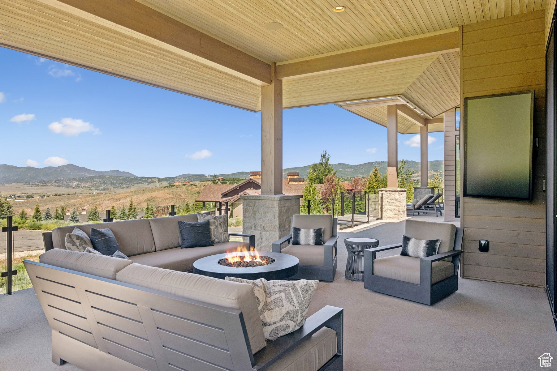 WEST HILLS - Residential