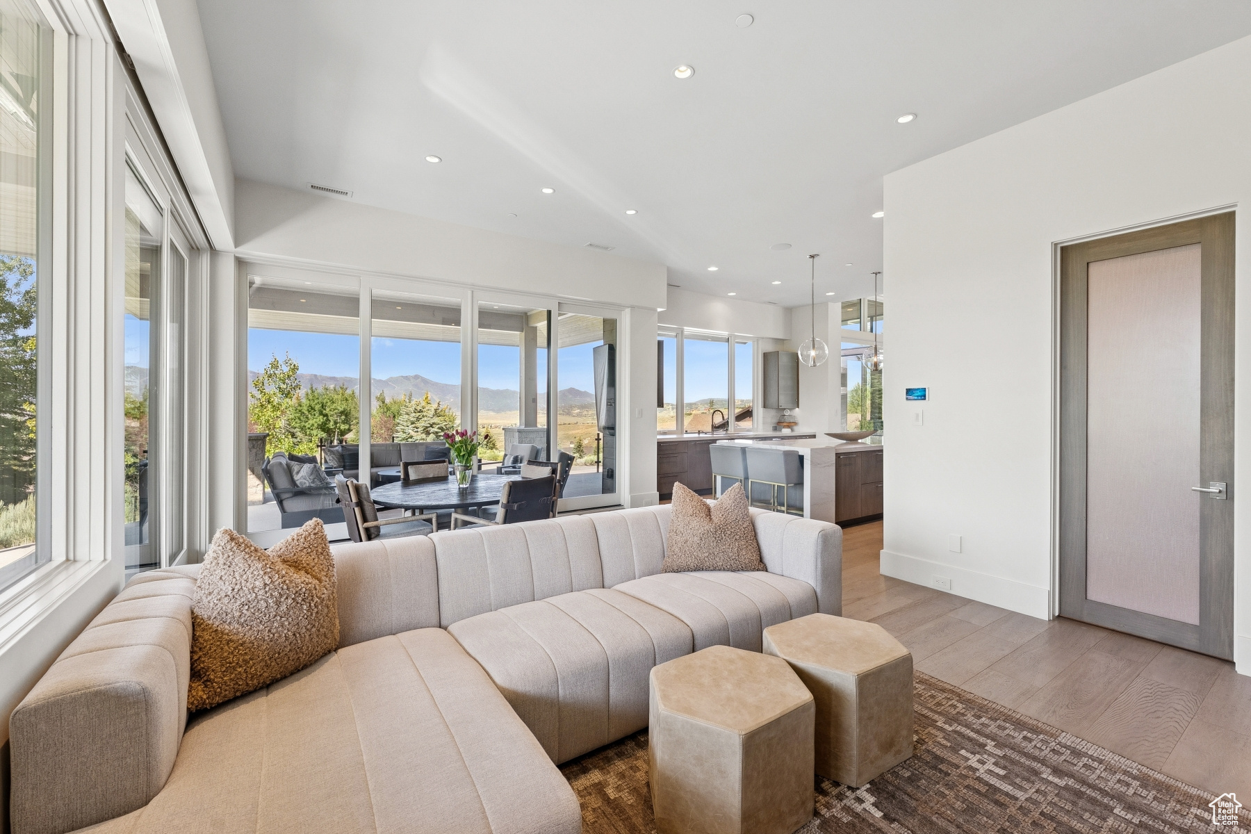 WEST HILLS - Residential