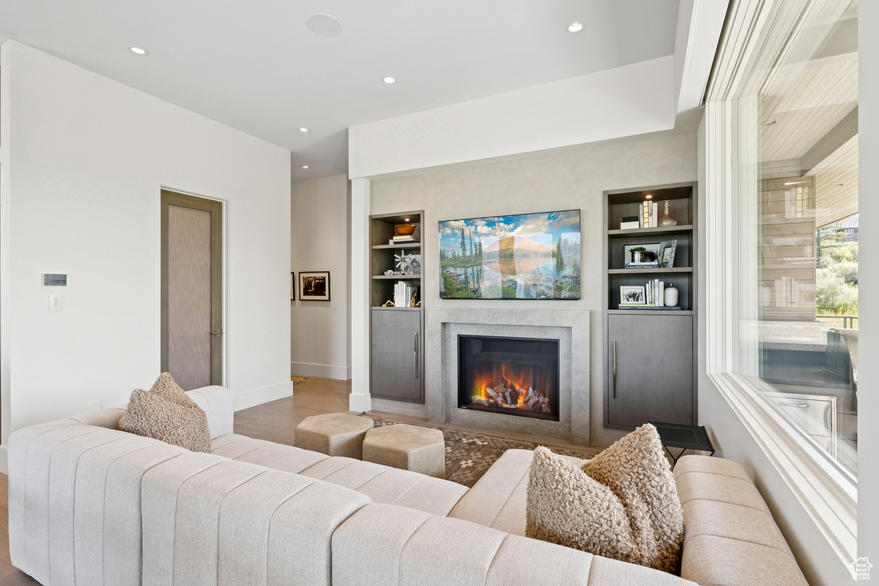 WEST HILLS - Residential