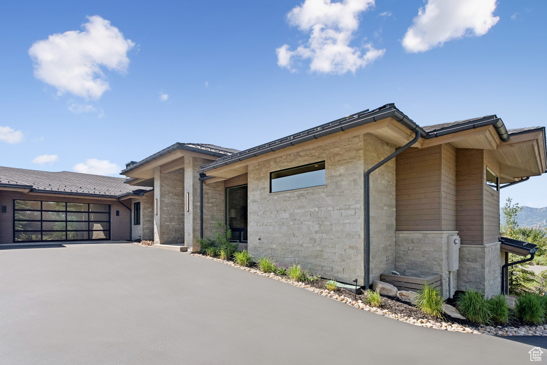 WEST HILLS - Residential
