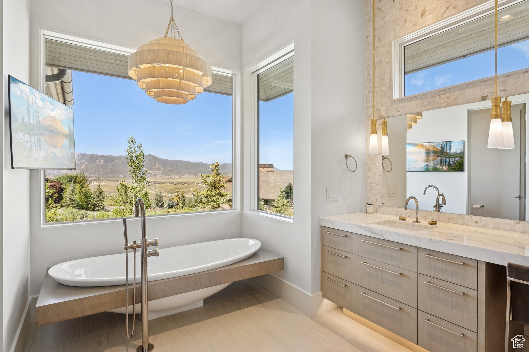 WEST HILLS - Residential