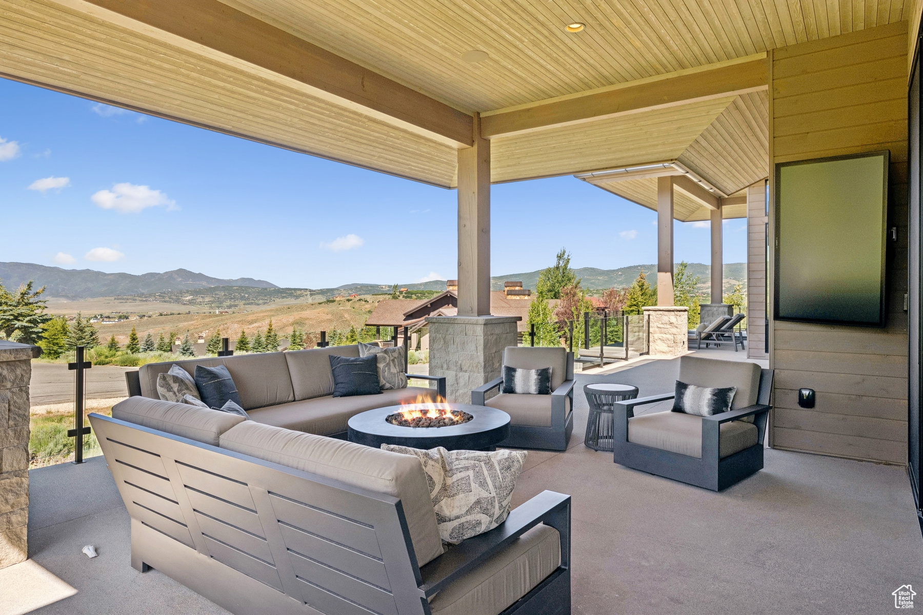 WEST HILLS - Residential