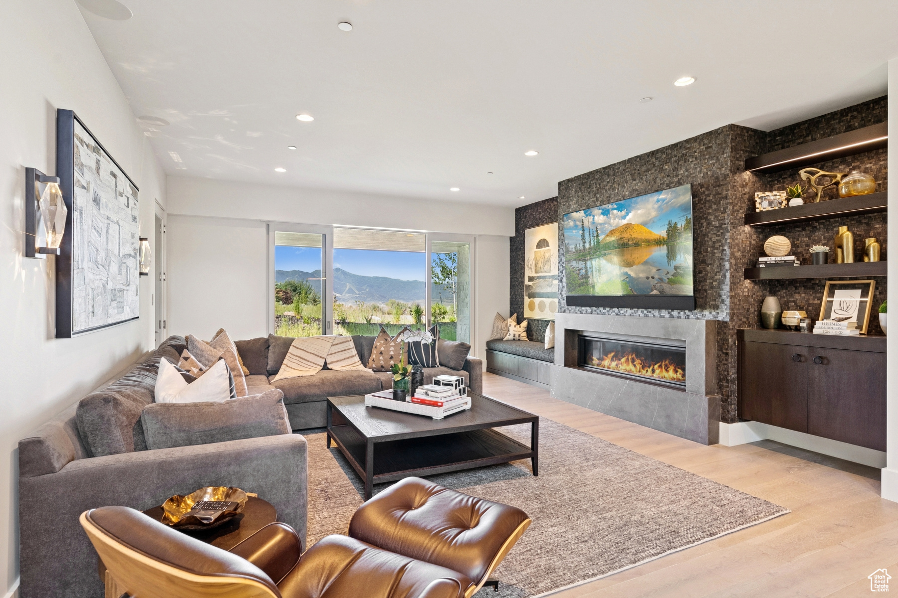 WEST HILLS - Residential