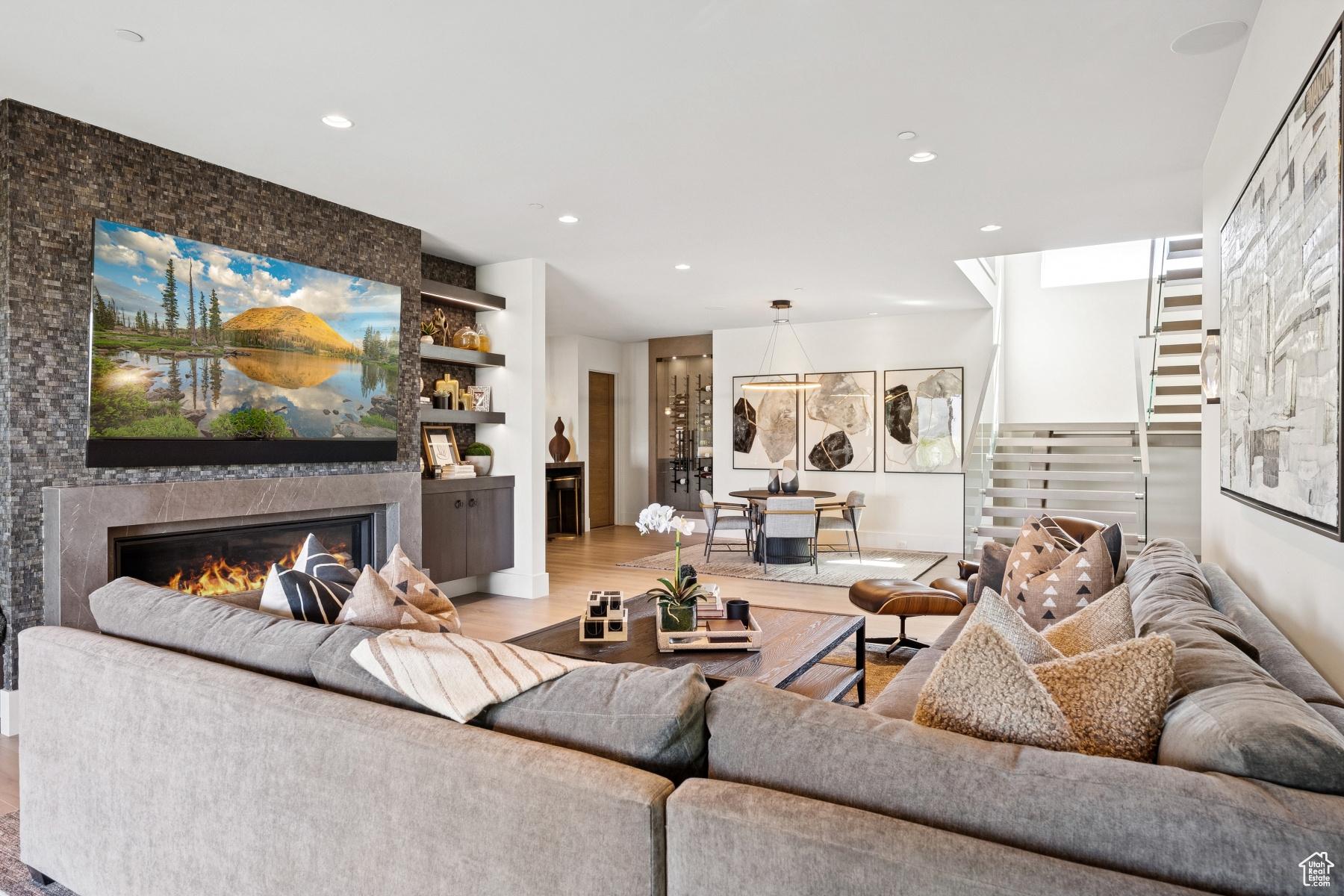 WEST HILLS - Residential