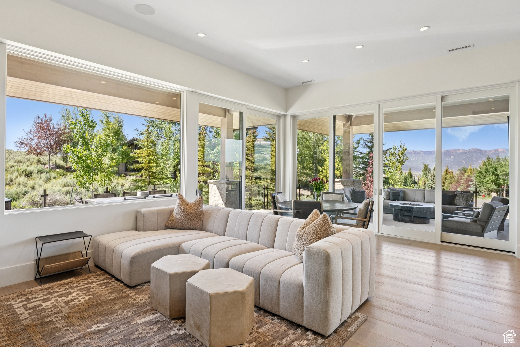 WEST HILLS - Residential