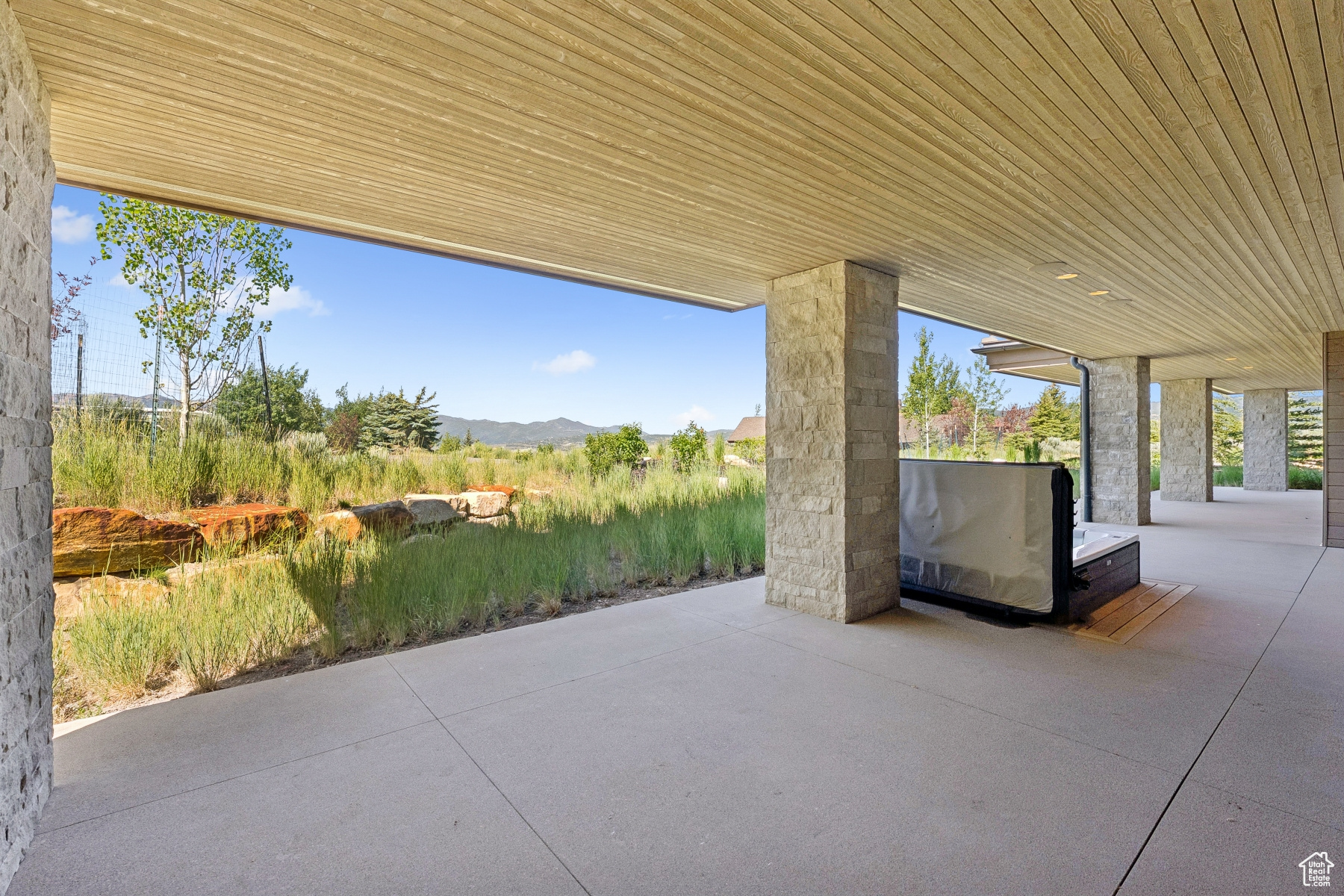 WEST HILLS - Residential