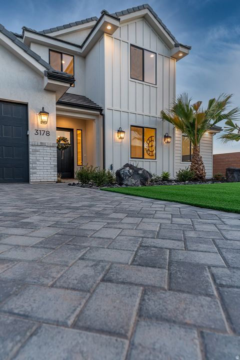 Tiny photo for 3178 E 2110 S, Saint George, UT 84790 (MLS # 2135085)