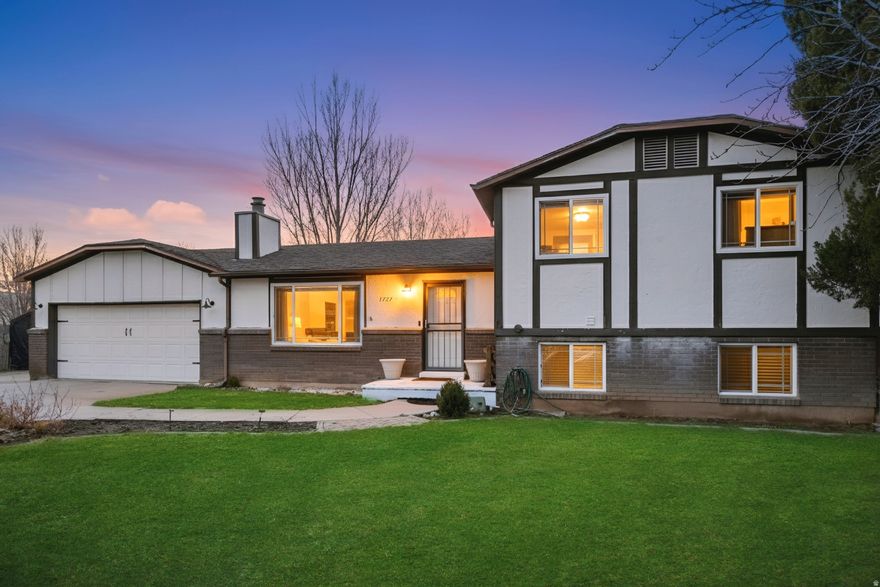 Now is your opportunity to own this incredible home-complete with a pool! Located in the desirable Clinton neighborhood in a quiet cul-de-sac, this home offers close proximity to Clinton Park and excellent schools. The open and spacious great room and kitchen create the perfect setting for entertaining, featuring an oversized kitchen island and stainless-steel appliances. Step outside to the inviting sunroom/rec room, filled with natural light and centered around a cozy fireplace-ideal for year-round enjoyment. Oversized bedrooms are paired with beautifully remodeled, well-appointed bathrooms. Outside, enjoy ample yard space along with an in-ground vinyl swimming pool. An oversized RV parking area provides room for all your toys. This home truly has it all-don't miss out, it won't last long!