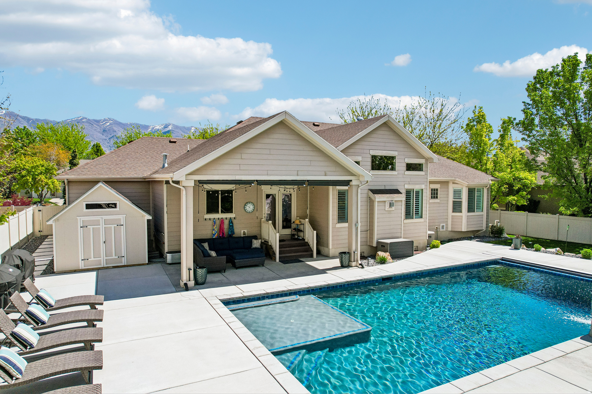 MOUNTAIN VISTAS - Residential