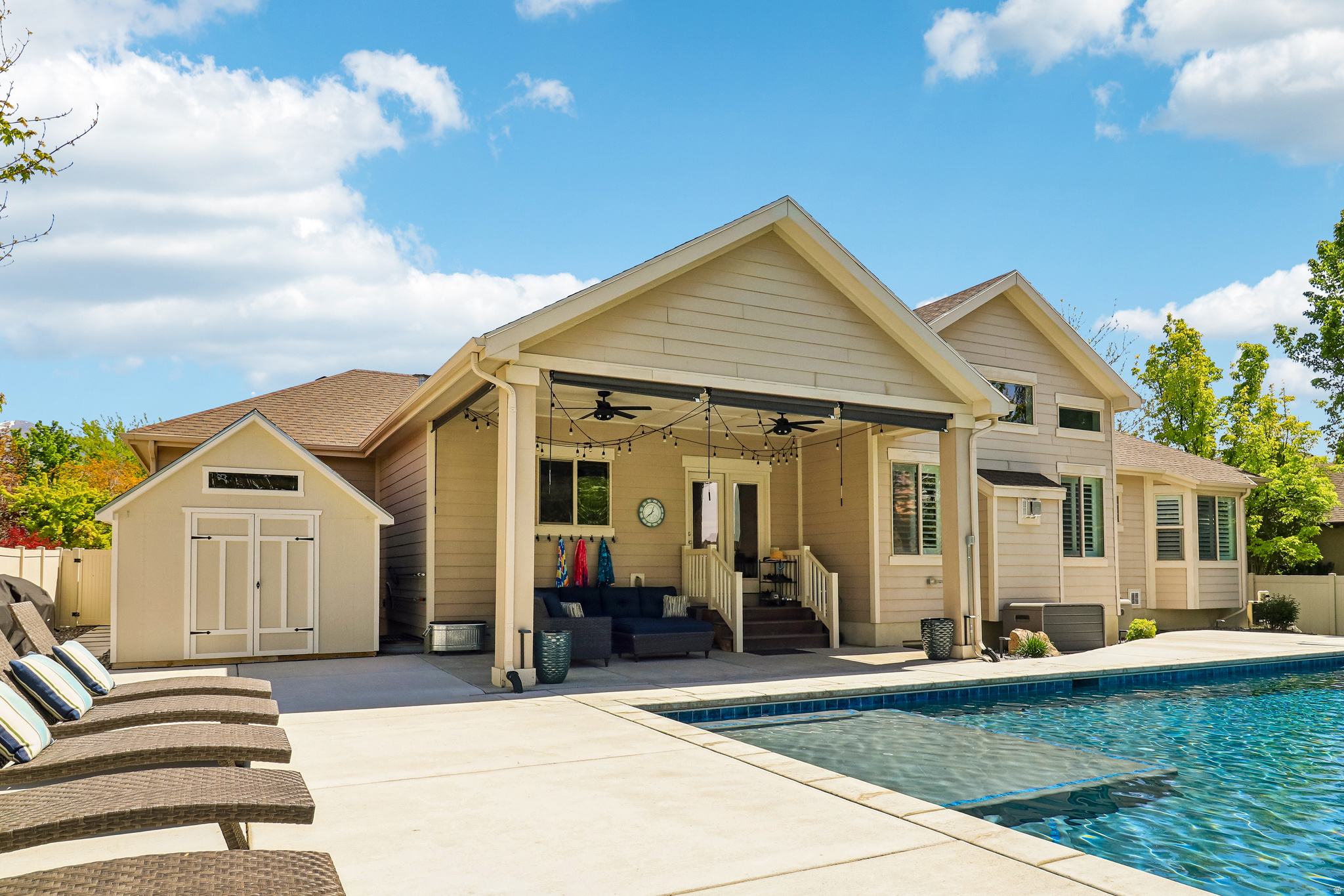 MOUNTAIN VISTAS - Residential