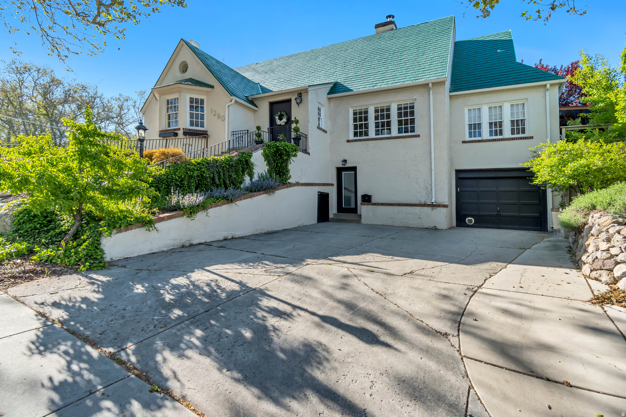 LAIRD - Residential