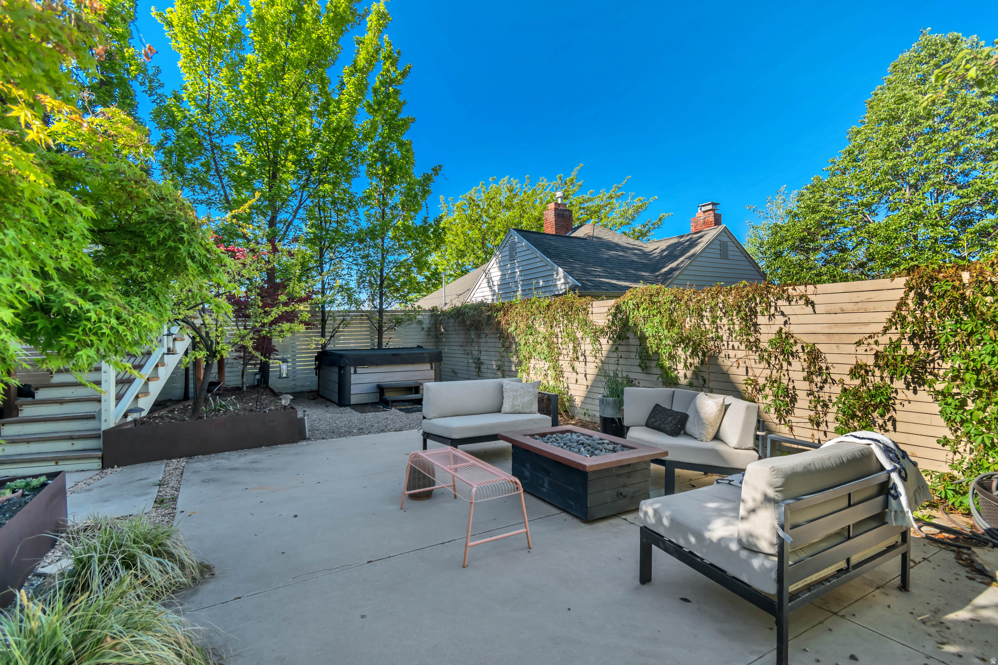 LAIRD - Residential