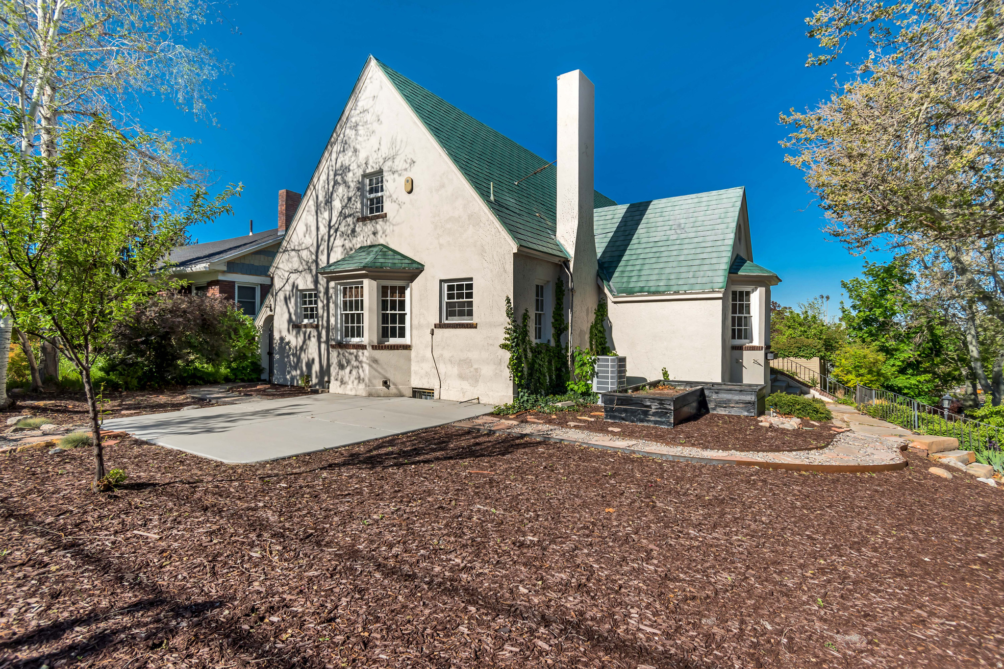 LAIRD - Residential