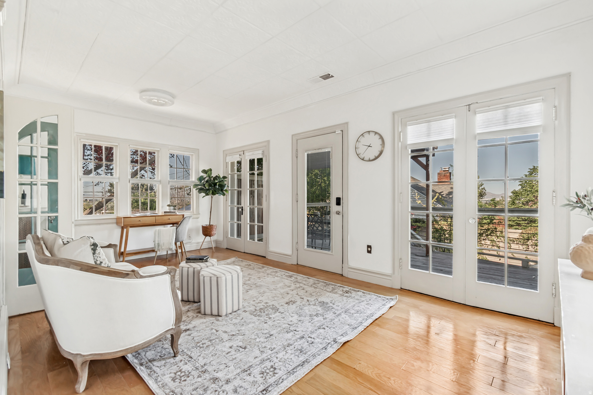 LAIRD - Residential