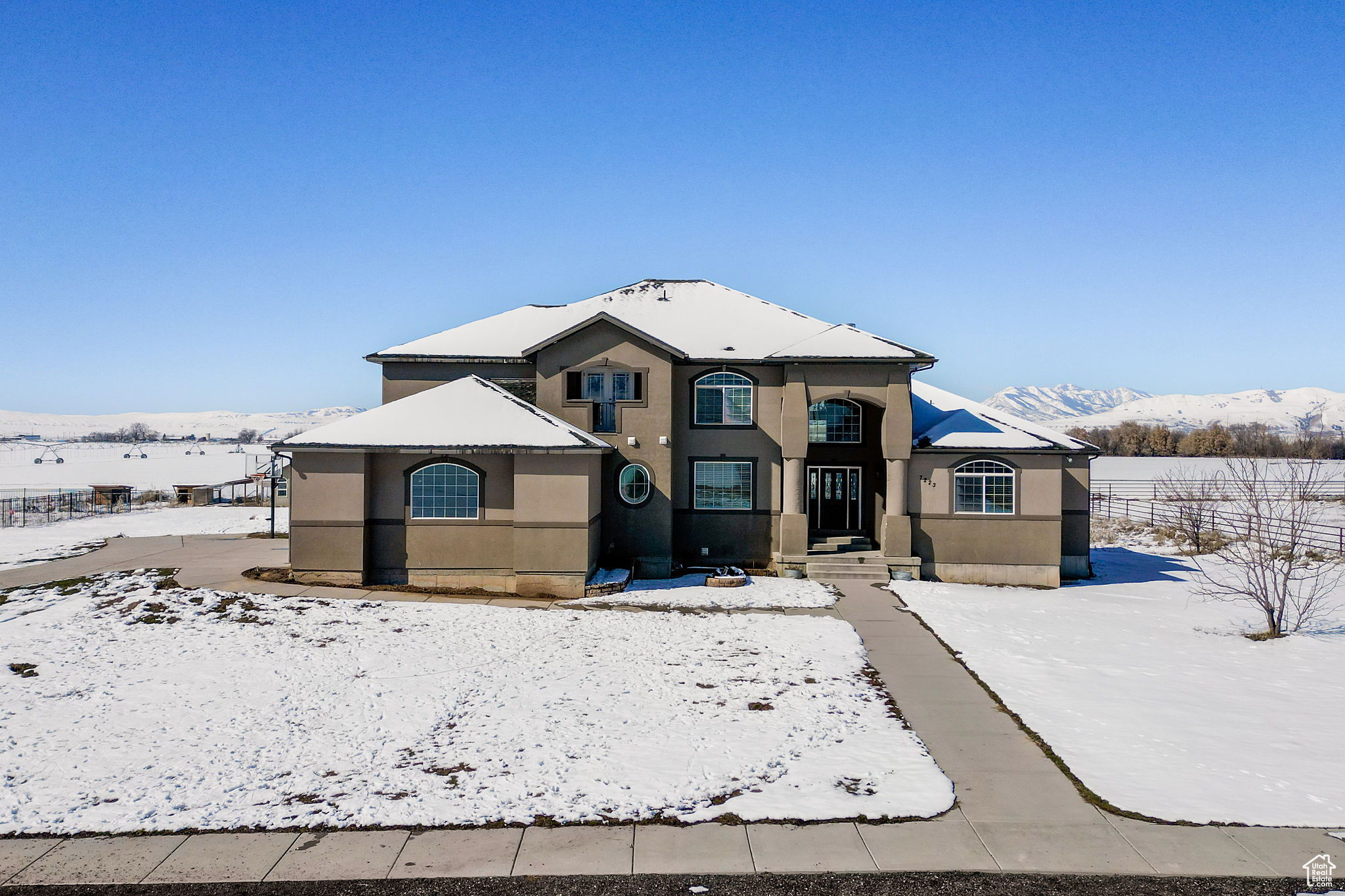 7223 N Estancia Ln, Smithfield, Utah image 2