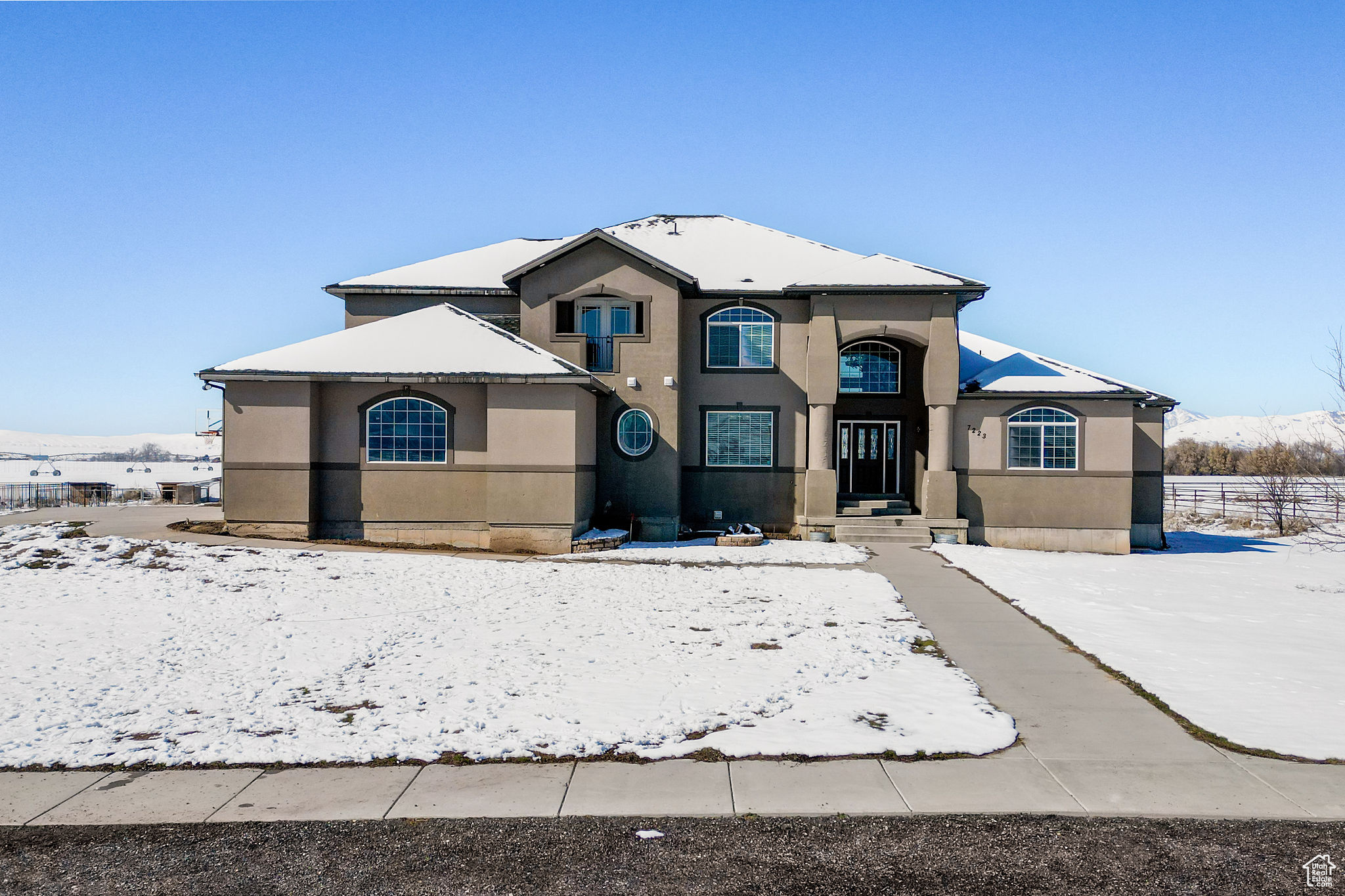 7223 N Estancia Ln, Smithfield, Utah image 1