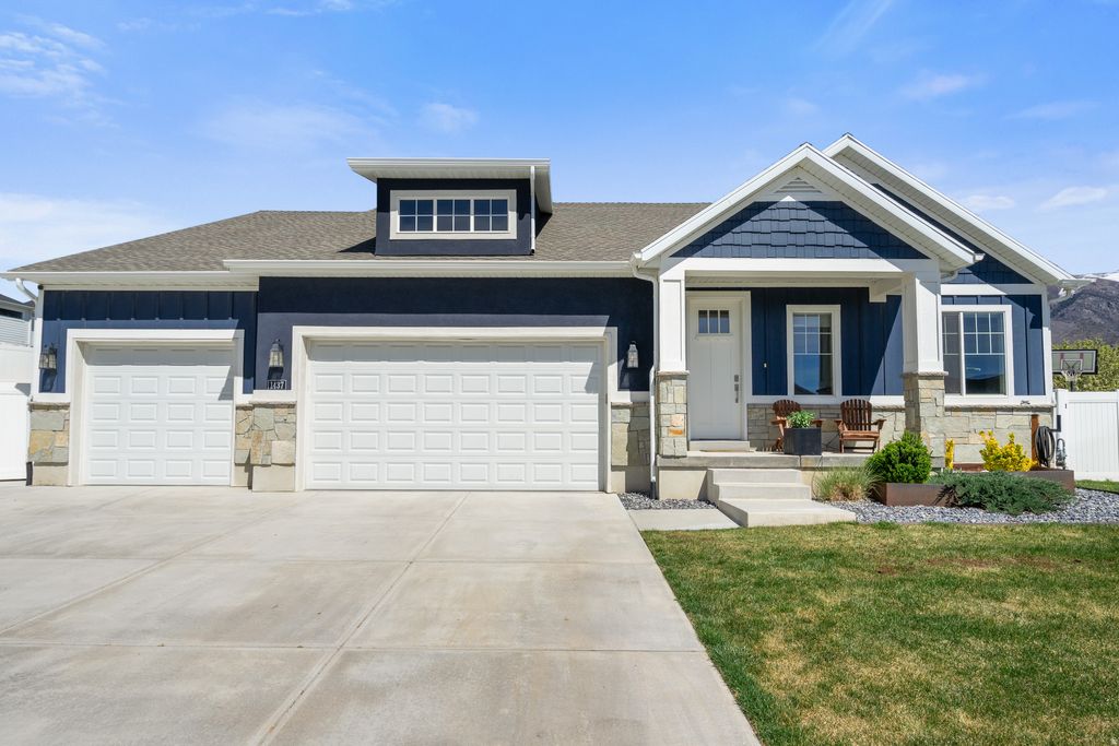 Photo of 1437 E HOLLYHOCK CT, Layton, UT 84040 (MLS # 2149134)
