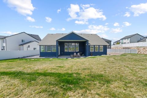 Tiny photo for 1437 E HOLLYHOCK CT, Layton, UT 84040 (MLS # 2149134)
