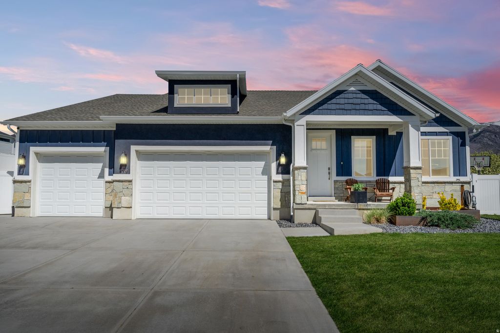 Photo of 1437 E HOLLYHOCK CT, Layton, UT 84040 (MLS # 2149134)
