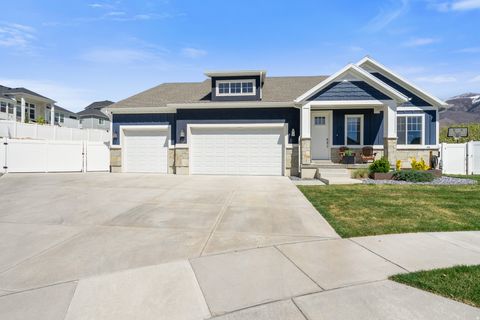 Tiny photo for 1437 E HOLLYHOCK CT, Layton, UT 84040 (MLS # 2149134)