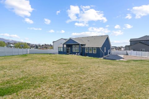 Tiny photo for 1437 E HOLLYHOCK CT, Layton, UT 84040 (MLS # 2149134)