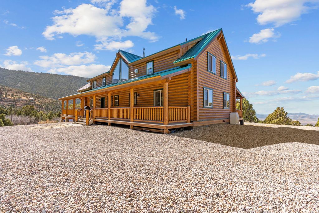 Photo of 2015 S HIGH JUNIPER DR, Cedar City, UT 84720 (MLS # 2153627)
