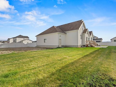 Tiny photo for 2354 W BOOTHILL DR W, Kaysville, UT 84037 (MLS # 2148261)