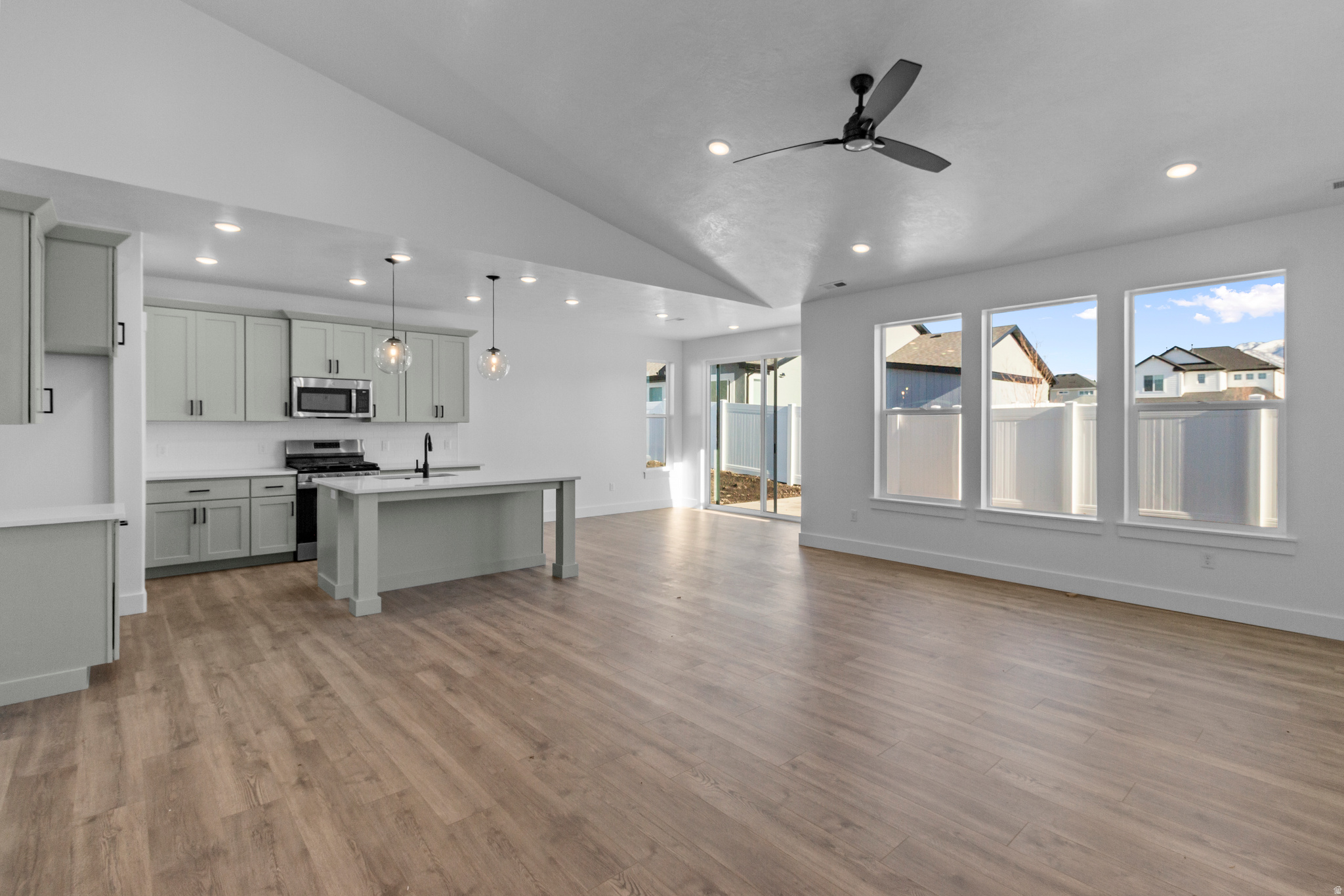 RIVERGATE - Residential