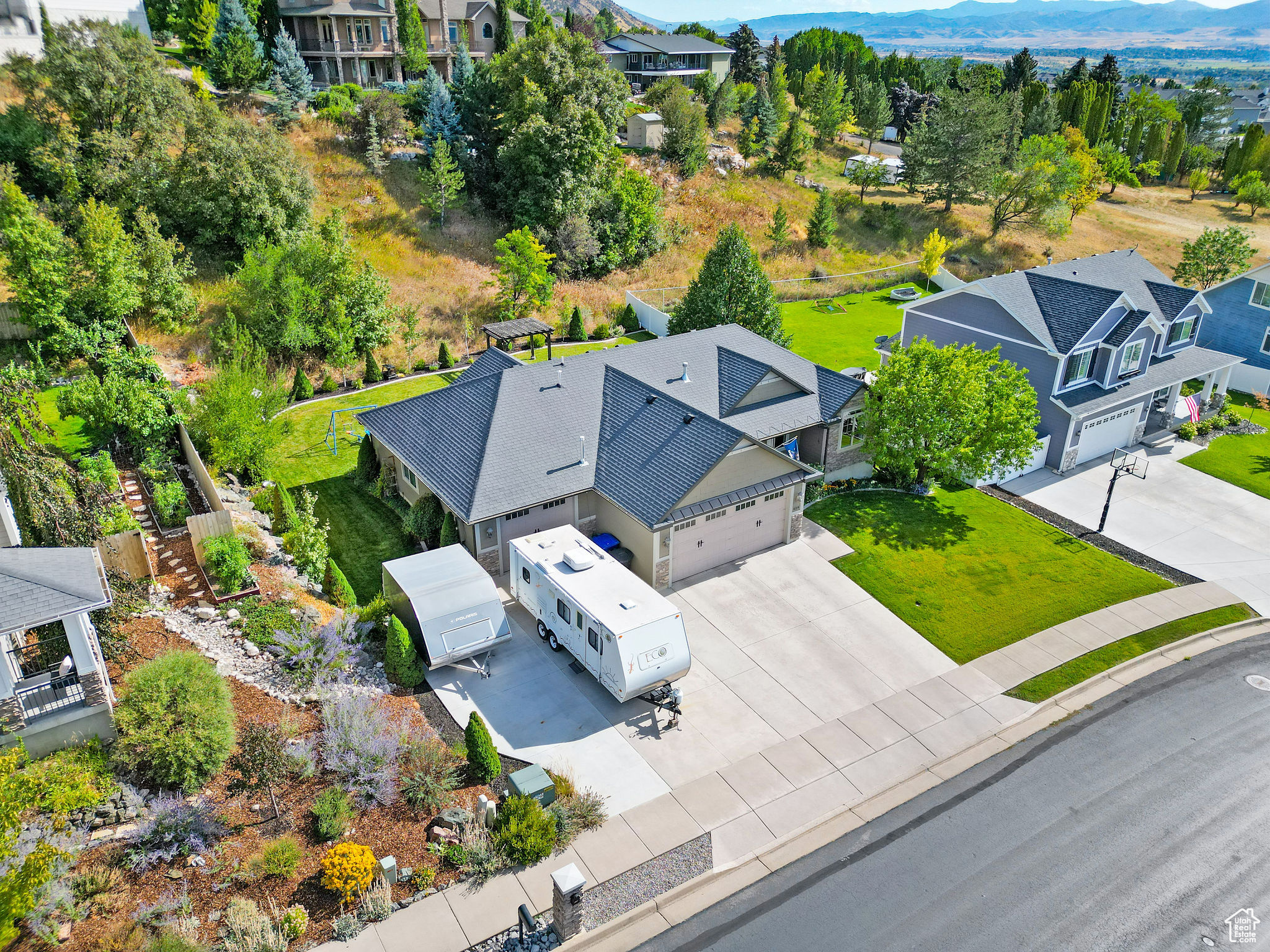 THE COVE - Residential